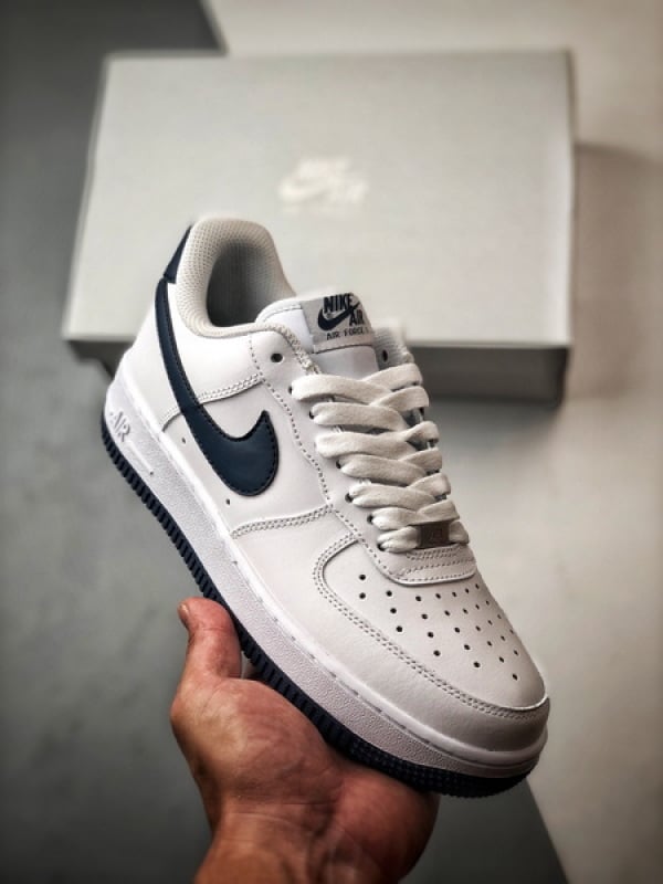 Air Force 1 '07 Low Branco e Azul - Vista 1