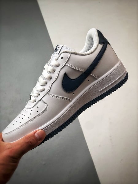 Air Force 1 '07 Low Branco e Azul - Vista 5