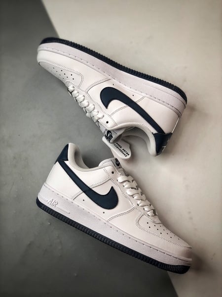 Air Force 1 '07 Low Branco e Azul - Vista 6