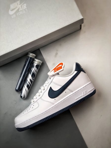 Air Force 1 '07 Low Branco e Azul - Vista 8