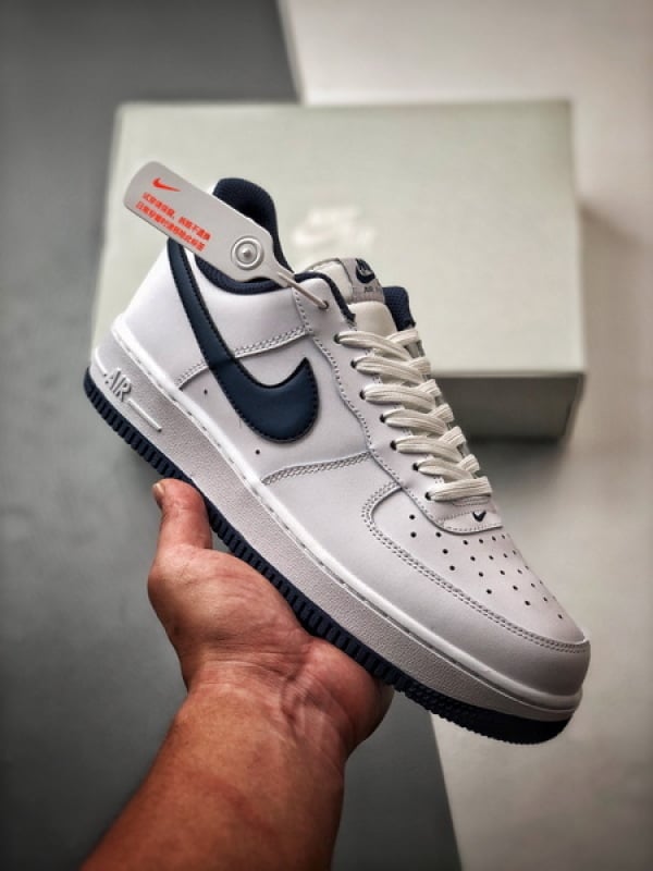 Air Force 1 '07 Low Branco e Azul Escuro