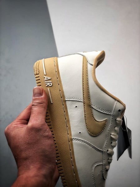 Air Force 1 '07 Low Branco e Marrom - Vista 2