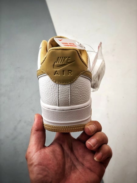 Air Force 1 '07 Low Branco e Amarelo Reflexivo - Vista 3