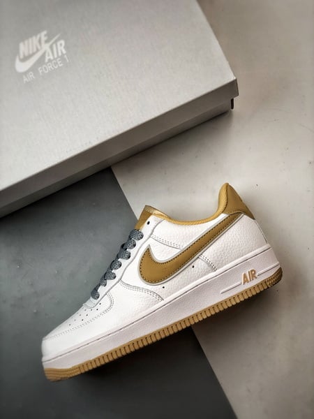 Air Force 1 '07 Low Branco e Amarelo Reflexivo - Vista 8