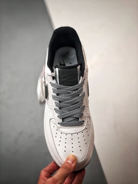 Air Force 1 '07 Low Branco e Preto Reflexivo - Vista 9