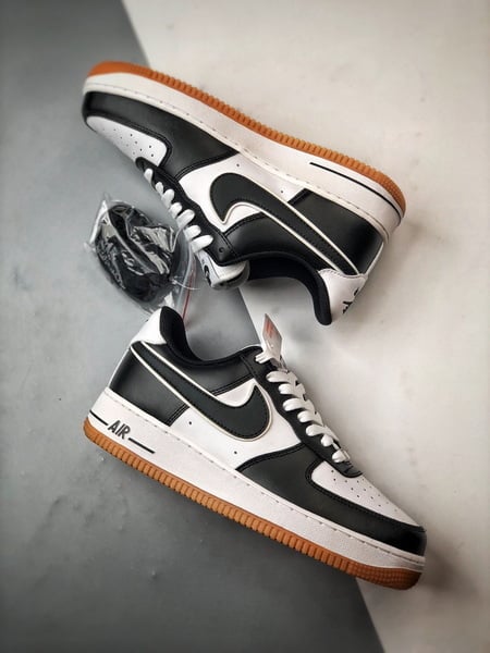 Air Force 1 '07 Low Branco, Preto e Solado Natural - Vista 6