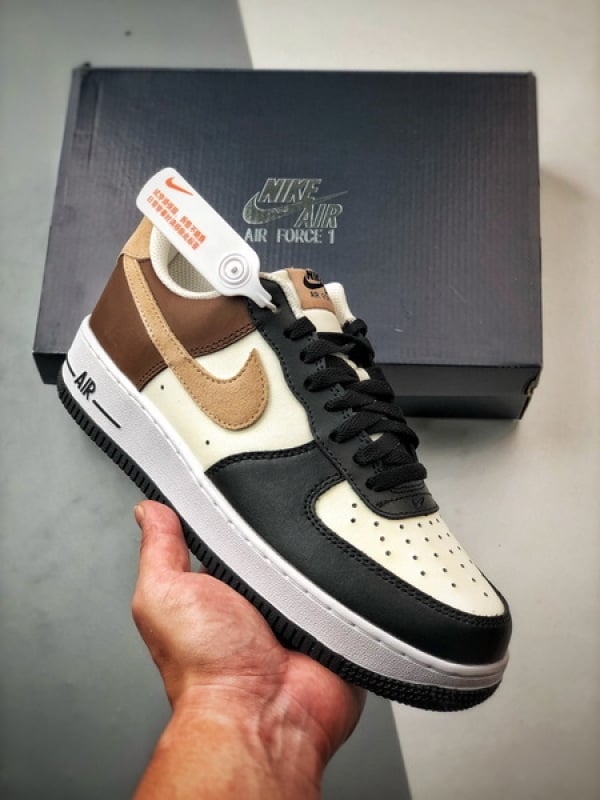 Air Force 1 '07 Low Branco, Preto e Castanho - Vista 1
