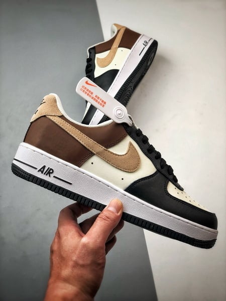 Air Force 1 '07 Low Branco, Preto e Castanho - Vista 7