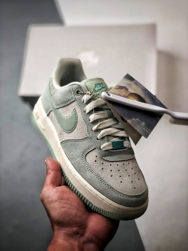 Nike Air Force 1 Low 07 Cinza e Verde - Vista 1