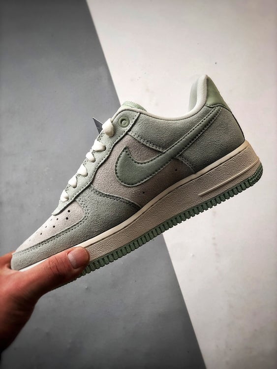Nike Air Force 1 Low 07 Cinza e Verde - Vista 5