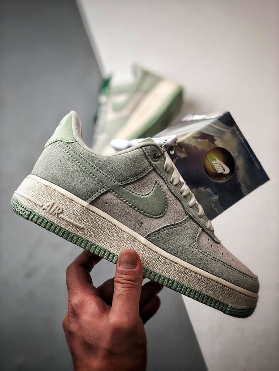 Nike Air Force 1 Low 07 Cinza e Verde - Vista 7