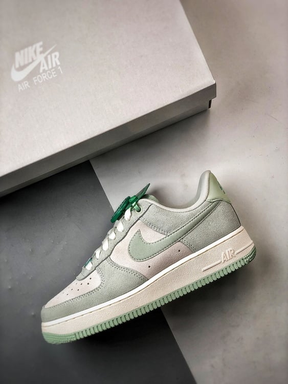 Nike Air Force 1 Low 07 Cinza e Verde - Vista 8