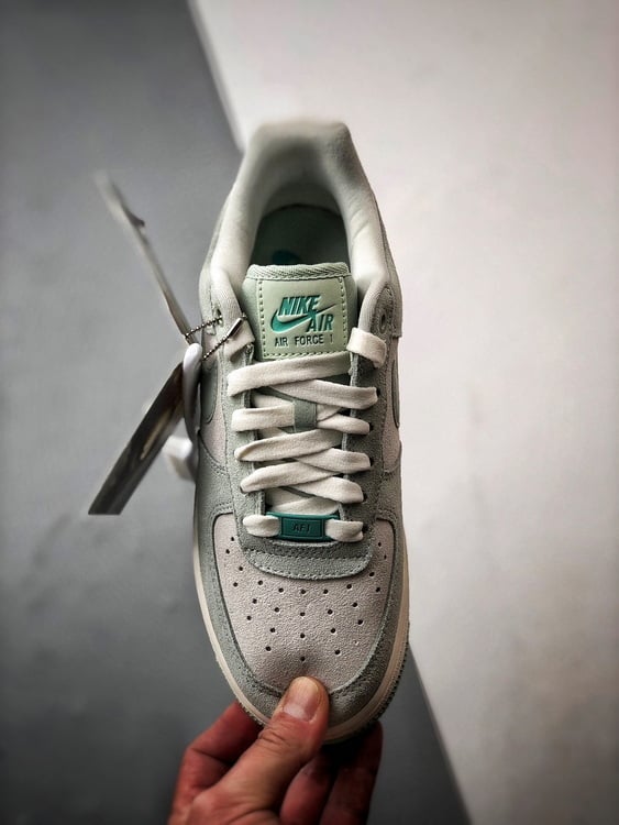 Nike Air Force 1 Low 07 Cinza e Verde - Vista 9