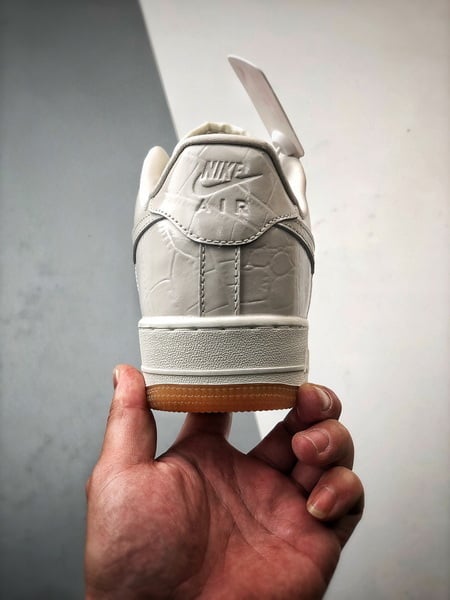 Air Force 1 '07 Low Bege e Cinzento - Vista 3