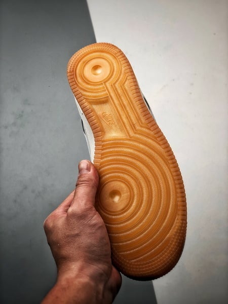 Air Force 1 '07 Low Bege e Cinzento - Vista 4