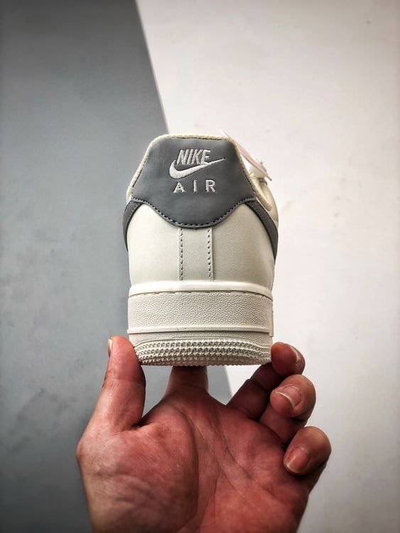 Air Force 1 '07 Low Creme e Cinza - Vista 3