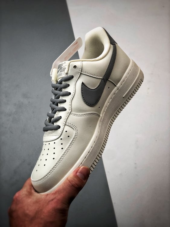Air Force 1 '07 Low Creme e Cinza - Vista 5