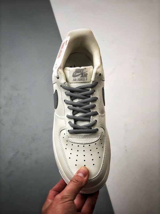 Air Force 1 '07 Low Creme e Cinza - Vista 9
