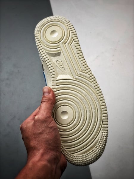 Air Force 1 '07 Low Creme e Azul - Vista 4