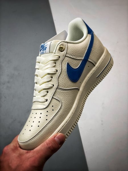 Air Force 1 '07 Low Creme e Azul - Vista 5