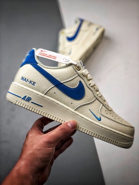 Air Force 1 '07 Low Creme e Azul - Vista 7