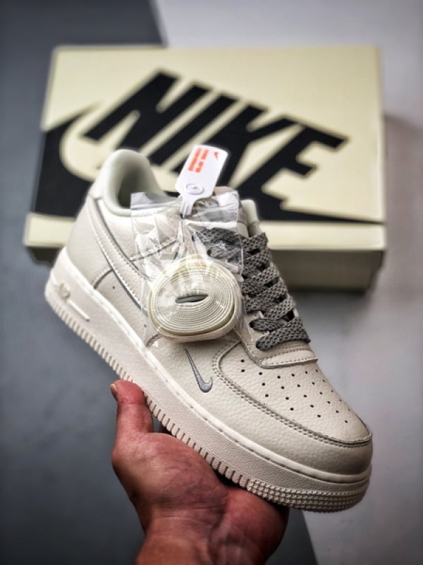 Air Force 1 '07 Low Creme e Prateado
