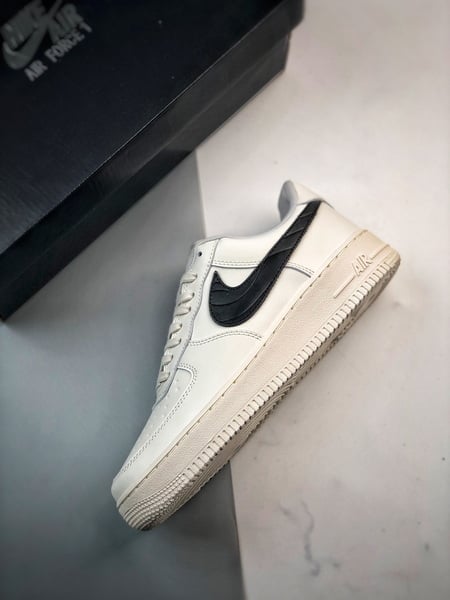 Air Force 1 '07 Low Bege, Branco e Preto - Vista 8
