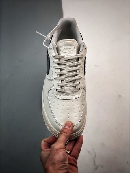 Air Force 1 '07 Low Bege, Branco e Preto - Vista 9