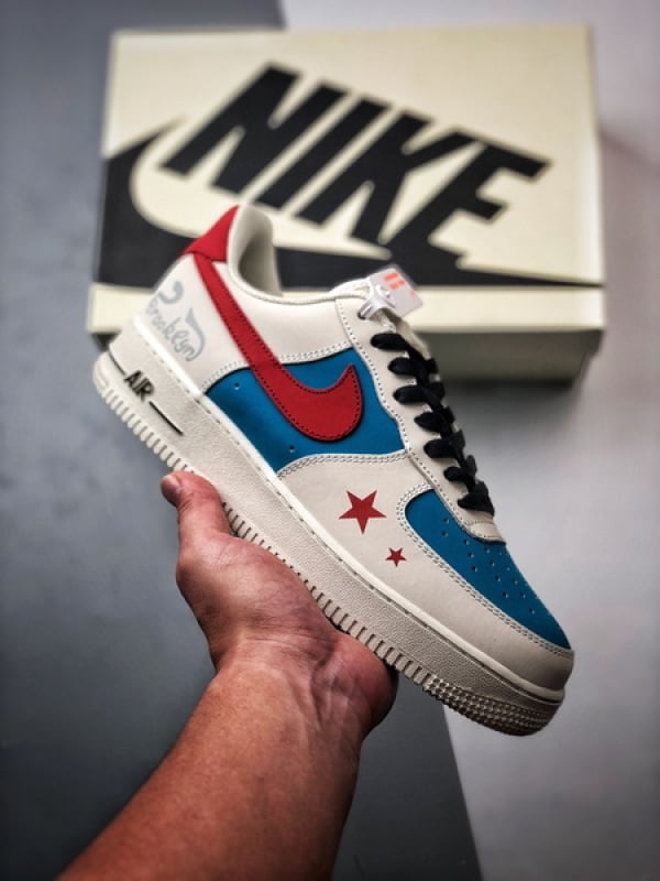 Air Force 1 '07 Low Bege, Azul e Vermelho