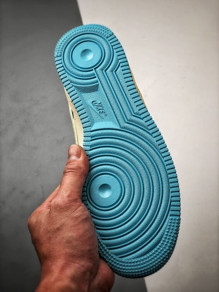 Air Force 1 '07 Low Creme, Azul e Amarelo Clown - Vista 4