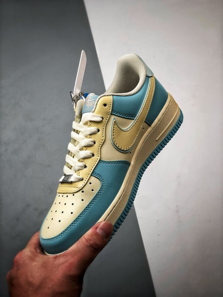 Air Force 1 '07 Low Creme, Azul e Amarelo Clown - Vista 5