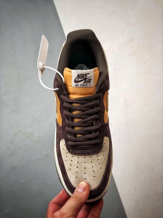 Nike Air Force 1 Low Bege e Marrom Camurça - Vista 8