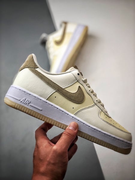 Air Force 1 '07 Low Creme Amarelo e Cinzento - Vista 8