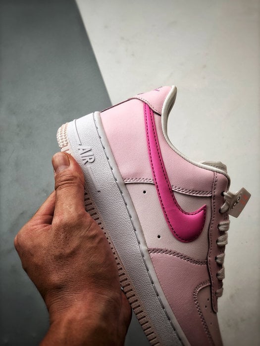 Air Force 1 '07 Low Rosa e Branco - Vista 2