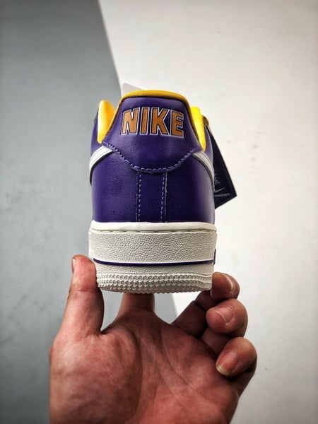Air Force 1 '07 Low Roxo e Amarelo - Vista 3