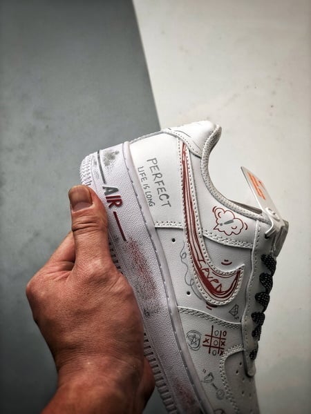 Air Force 1 '07 Low Arte Graffiti Branco e Vermelho - Vista 2
