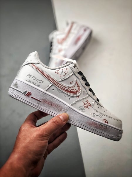 Air Force 1 '07 Low Arte Graffiti Branco e Vermelho - Vista 7