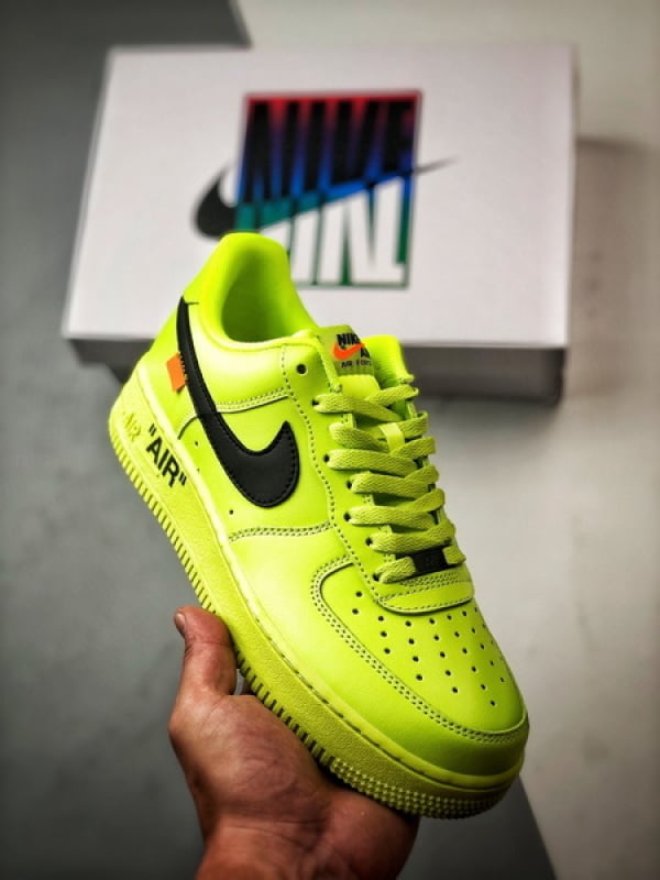 Air Force 1 '07 Low Verde Neon e Preto
