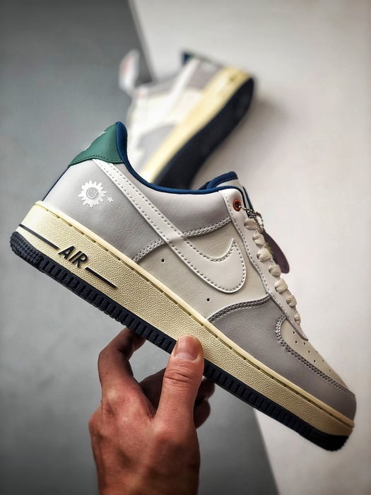 Air Force 1 Low Juvenil Cinza e Branco - Vista 7