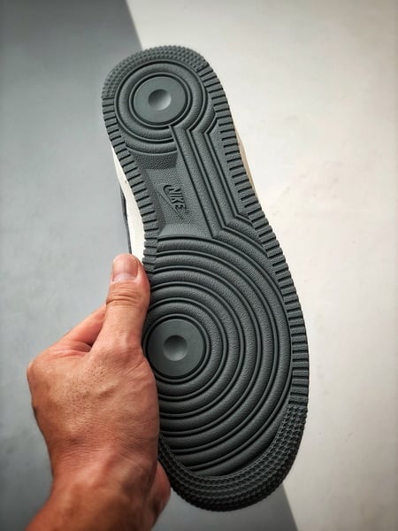 Air Force 1 '07 Low Tema Tubarão Branco e Cinzento - Vista 4