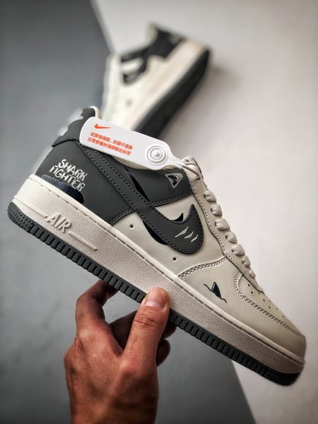 Air Force 1 '07 Low Tema Tubarão Branco e Cinzento - Vista 7