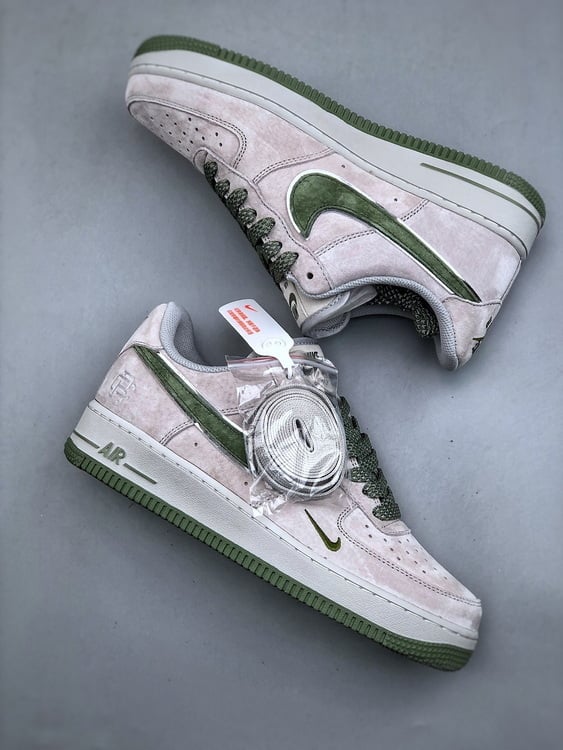 Air Force 1 '07 Low Camurça Cinzento e Verde Mini Gancho Estrela - Vista 2