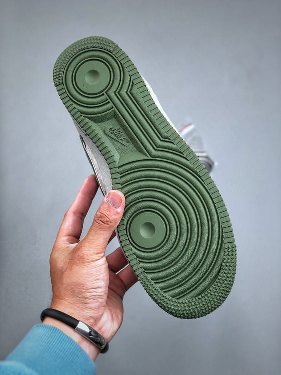 Air Force 1 '07 Low Camurça Cinzento e Verde Mini Gancho Estrela - Vista 3