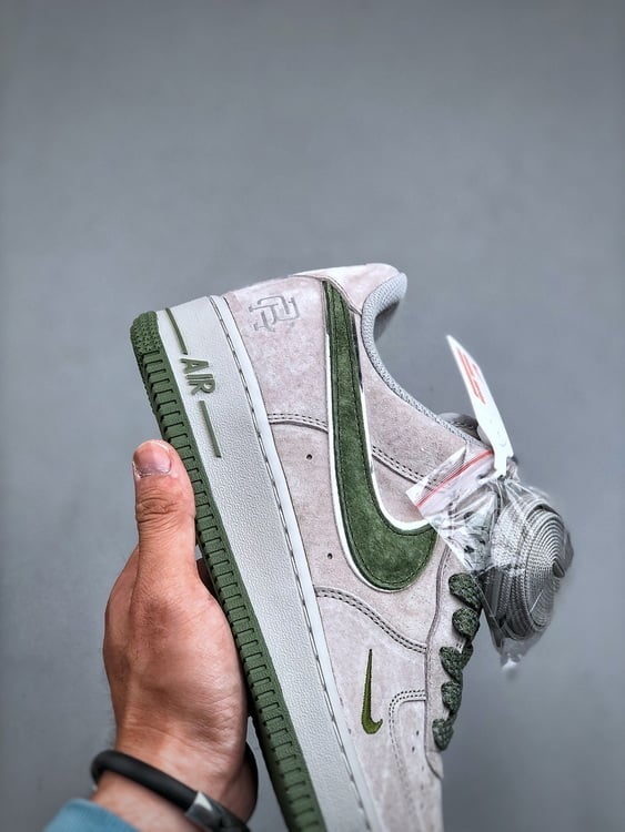 Air Force 1 '07 Low Camurça Cinzento e Verde Mini Gancho Estrela - Vista 4