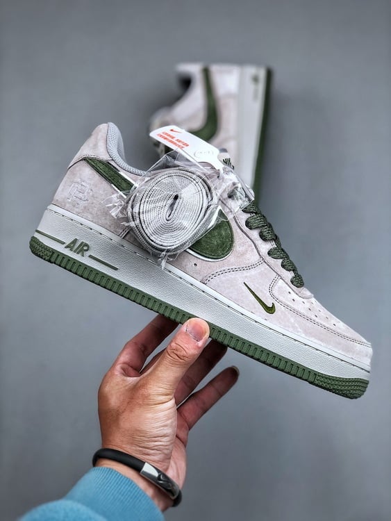 Air Force 1 '07 Low Camurça Cinzento e Verde Mini Gancho Estrela - Vista 6