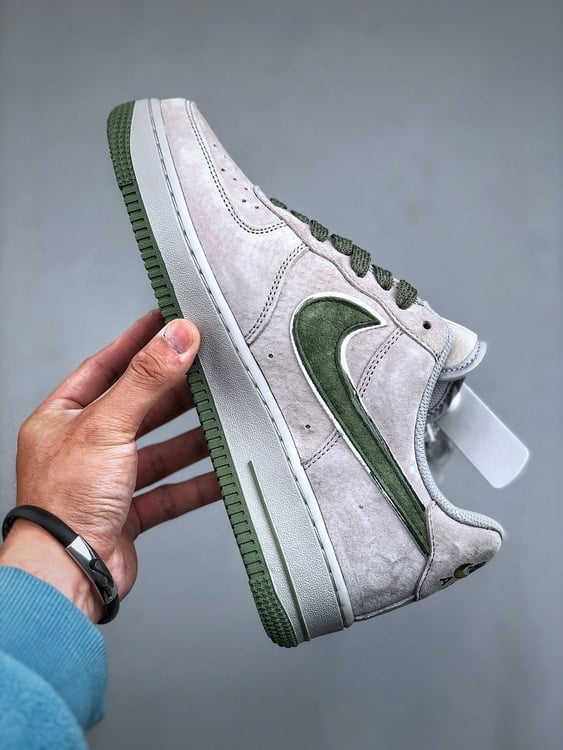 Air Force 1 '07 Low Camurça Cinzento e Verde Mini Gancho Estrela - Vista 8
