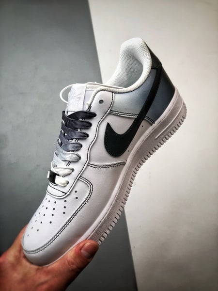 Air Force 1 '07 Low Preto e Branco Degradé - Vista 5