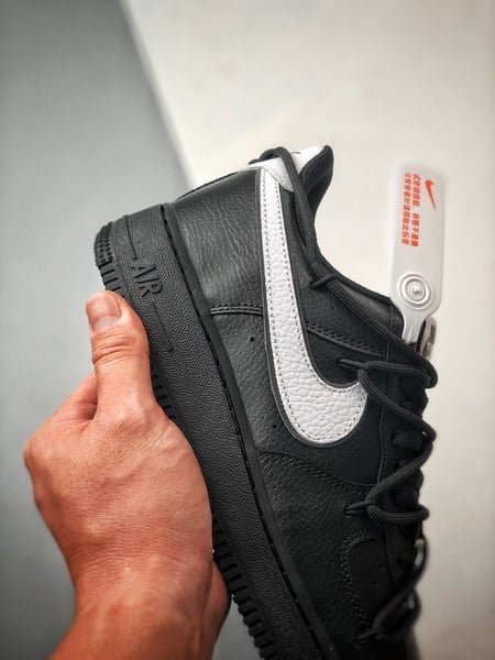 Air Force 1 '07 Low Preto e Branco Desconstruído com Cadarços - Vista 3