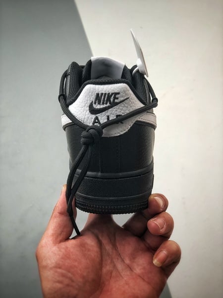 Air Force 1 '07 Low Preto e Branco Desconstruído com Cadarços - Vista 4