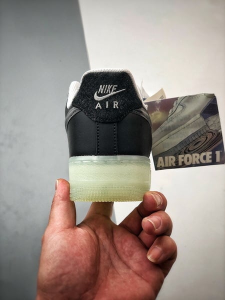 Air Force 1 '07 Low Preto e Branco - Vista 4